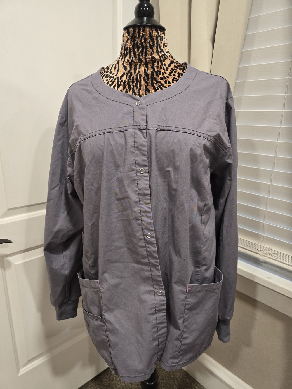 WonderWink Women's Snap-Front Gray Utility Jacket